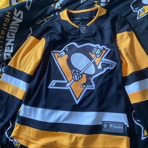 Men’s Medium fanatics Pittsburgh Penguins jersey